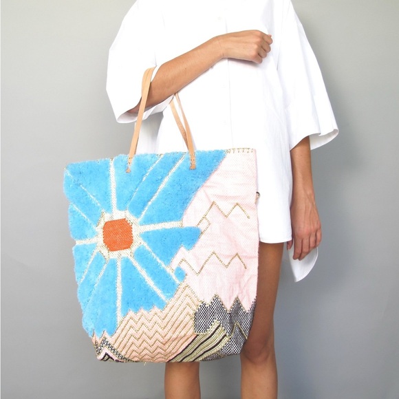 En Shalla Tote Bag - Picture 1 of 11